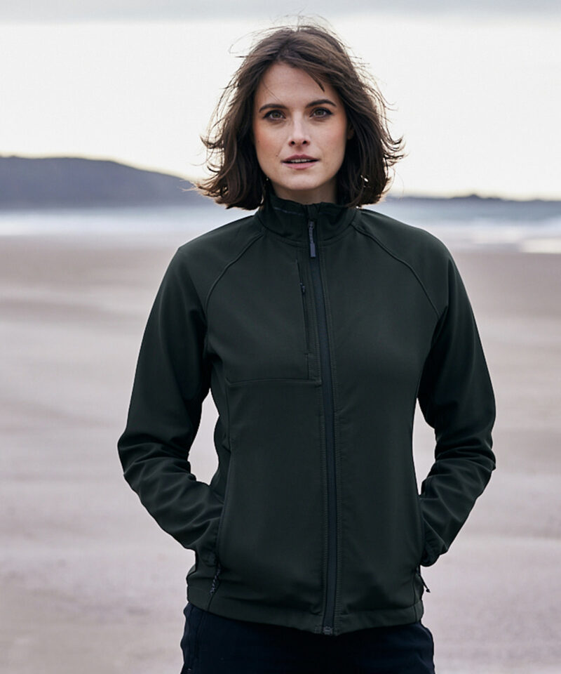 Expert women?s Basecamp softshell jacket